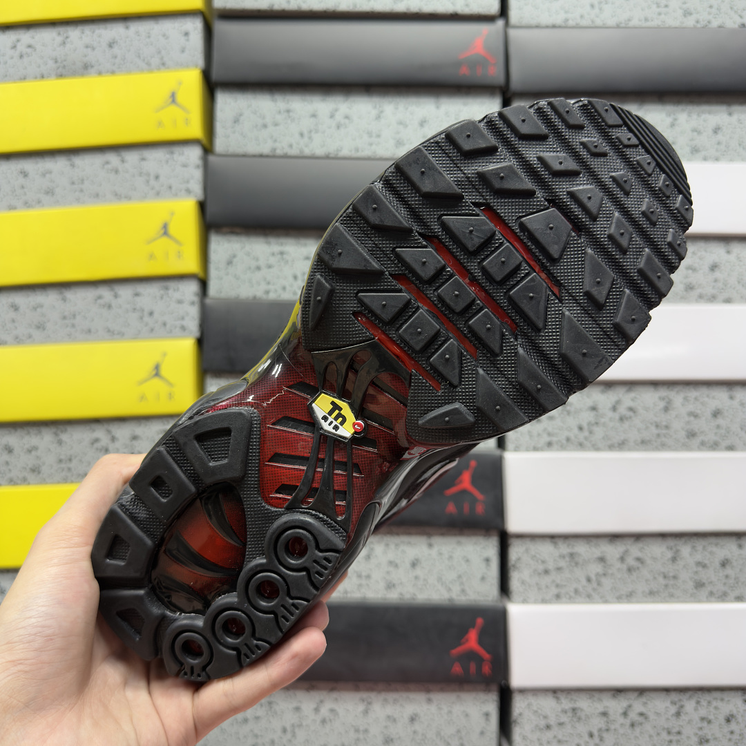 Nike Air Max Plus Deadpool - Image 2