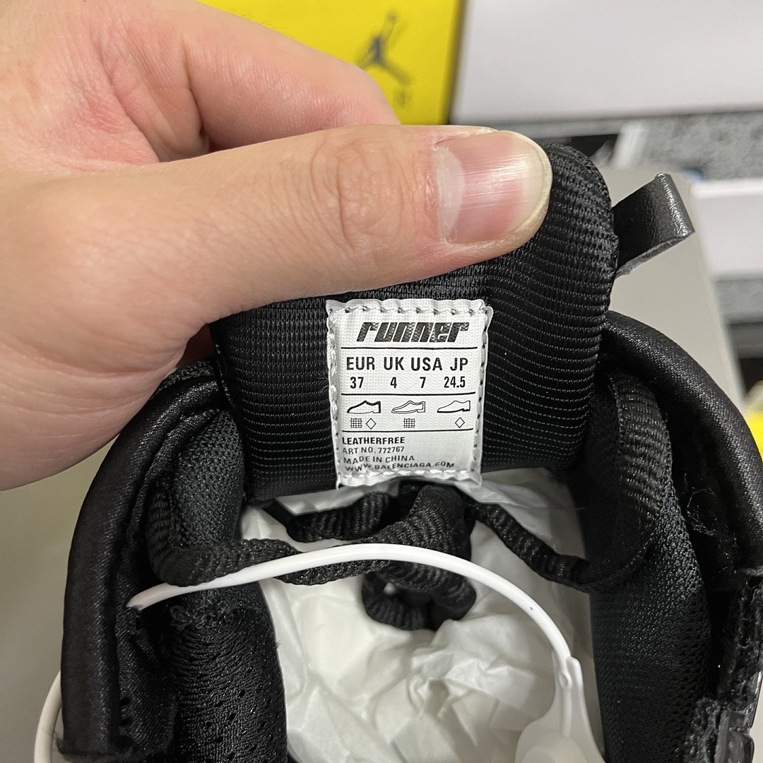 Balenciaga BLCG Runner 7.5 - Image 3