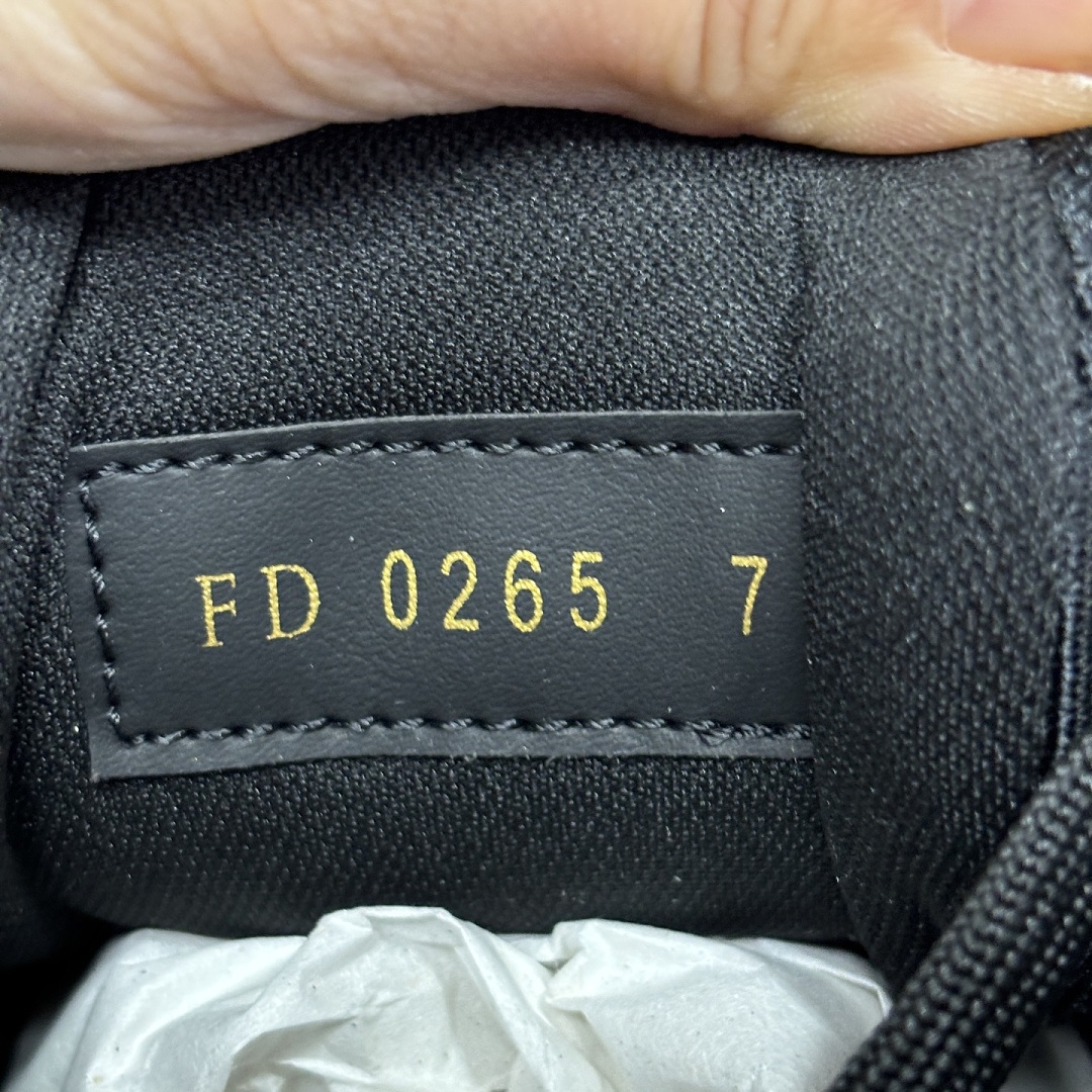 Louis Vuitton Trainer 1-17 - Image 10