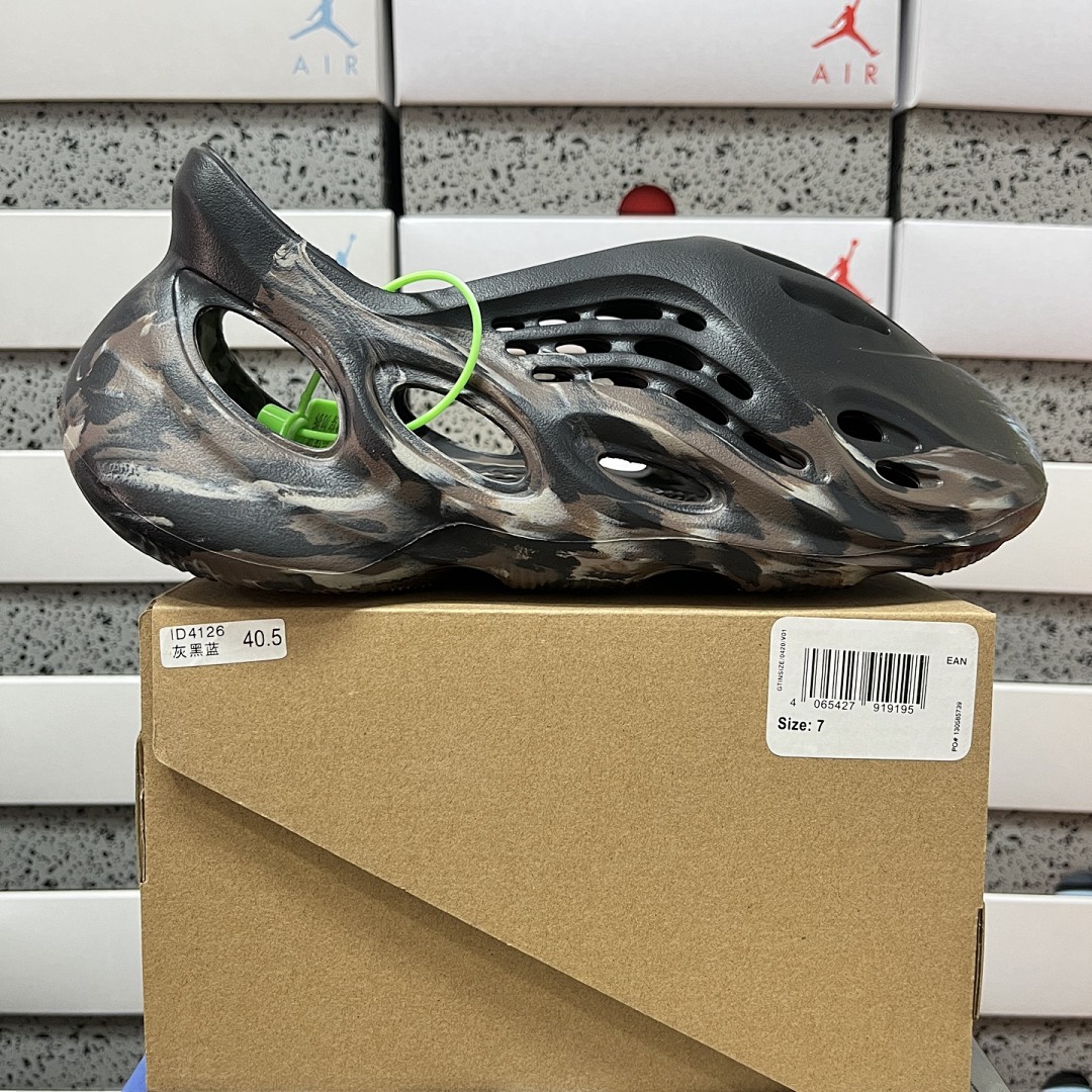 Adidas Slide/Foam Runner - Image 93