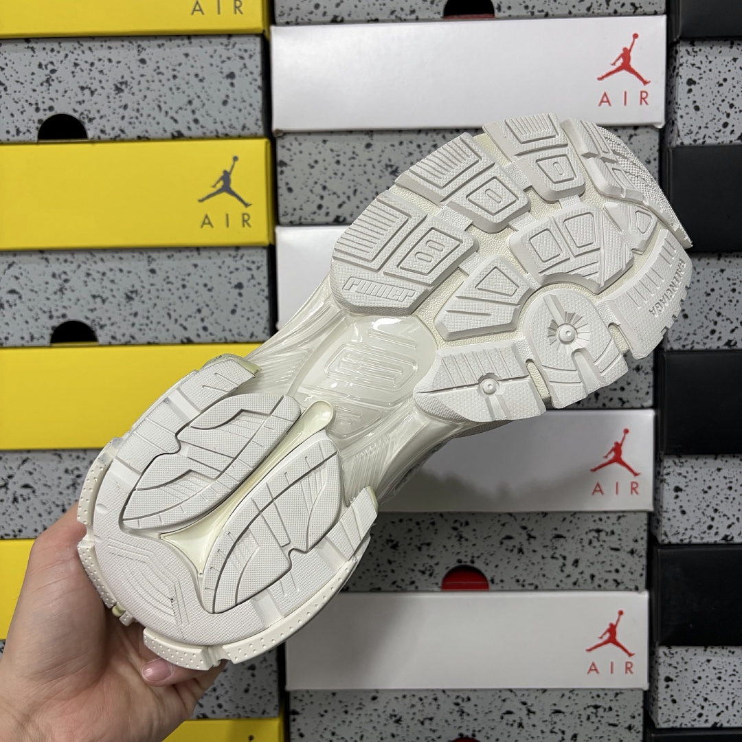 Balenciaga BLCG Runner 7.0 - Image 9
