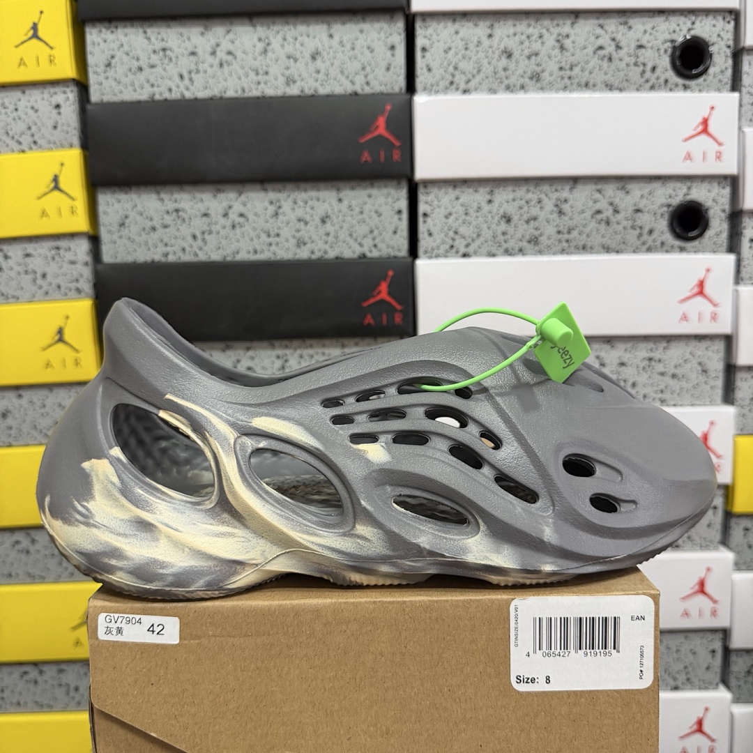 Adidas Slide/Foam Runner - Image 43