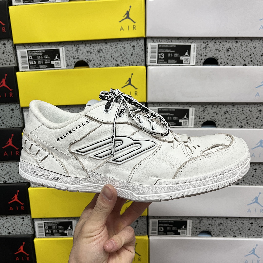 Balenciaga Hamptons Sneakers - Image 11