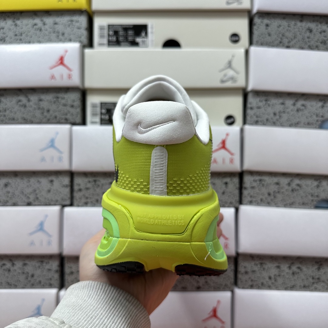 Nike Vomero Premium HQ2050-558 - Image 4
