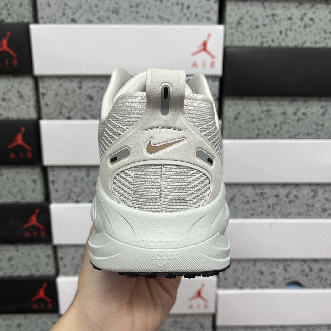 Nike Zoom Vomero - Image 10