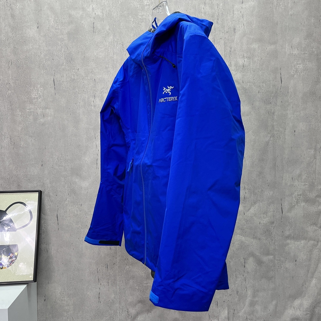 Arc'teryx Beta LT Jacket (Royal Blue) - Image 16