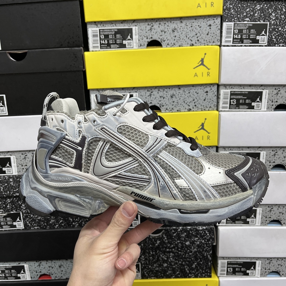 Balenciaga BLCG Runner 7.5 - Image 4