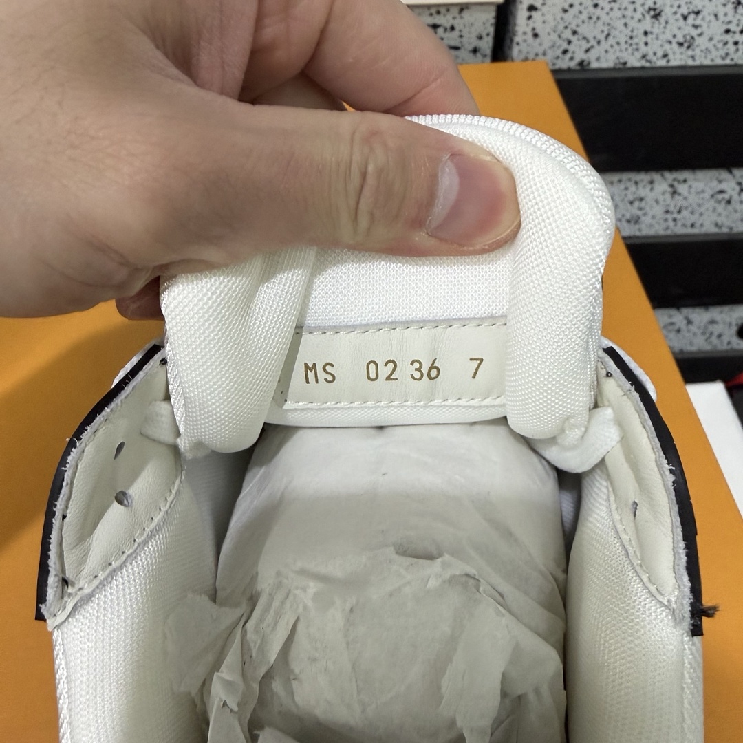 Louis Vuitton Trainer - Image 9