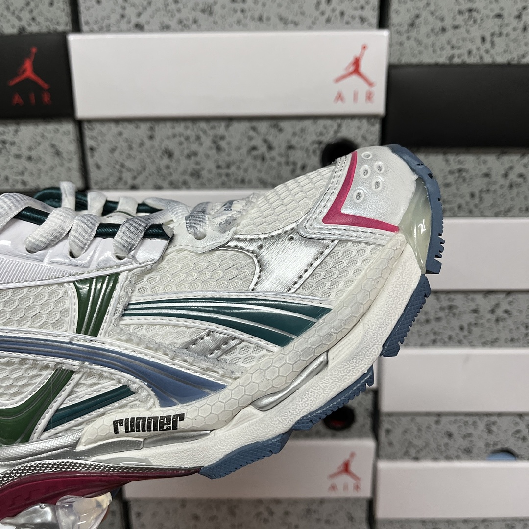 Balenciaga BLCG Runner 7.5 - Image 5