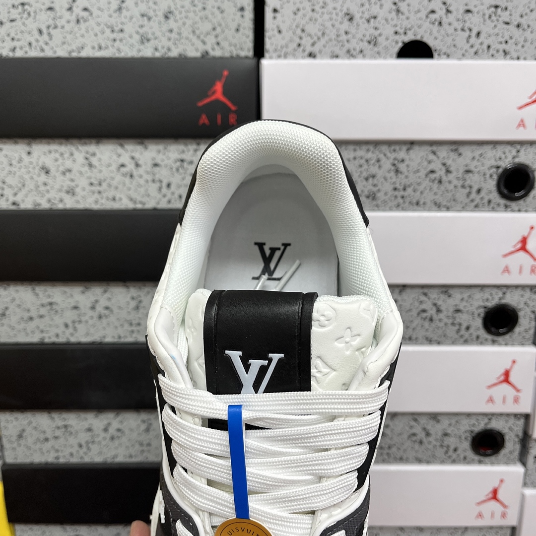 Louis Vuitton Trainer - Image 4