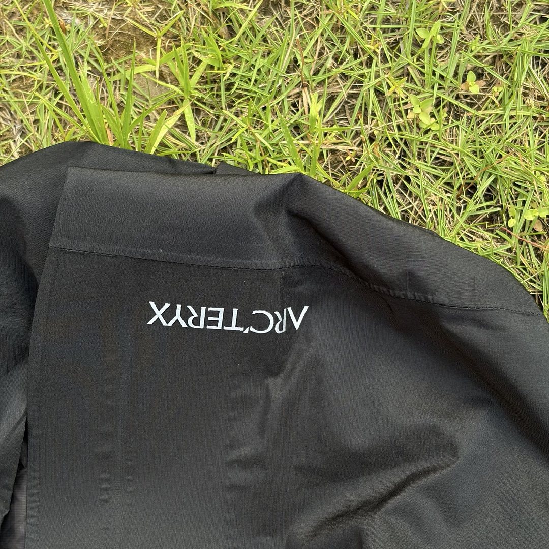 Arc'teryx Solano Hoodie Shell Jacket Black Hooded Windbreaker (Silver) - Image 4