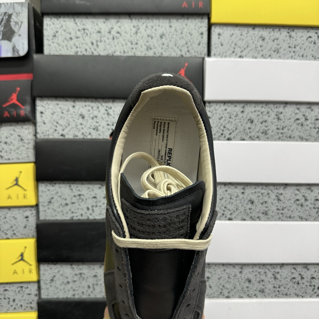 On Running Maison Margiela Replica Black Gum T8013 Yellow (Dark Grey Suede) - Image 2