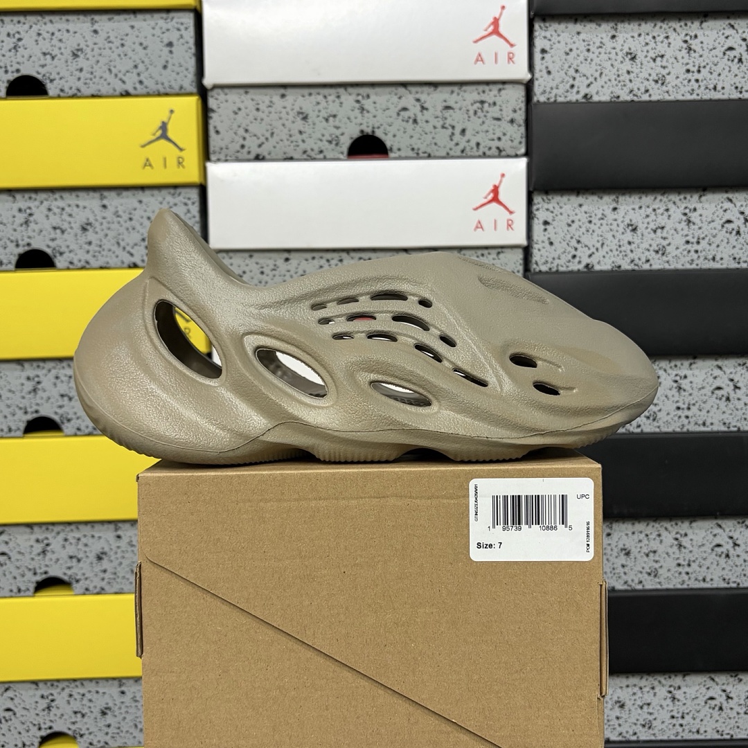 Adidas Yeezy Foam RNNR Stone Sage Clogs