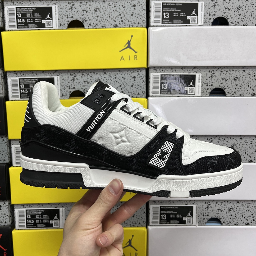 Louis Vuitton Trainer 1-03 - Image 8
