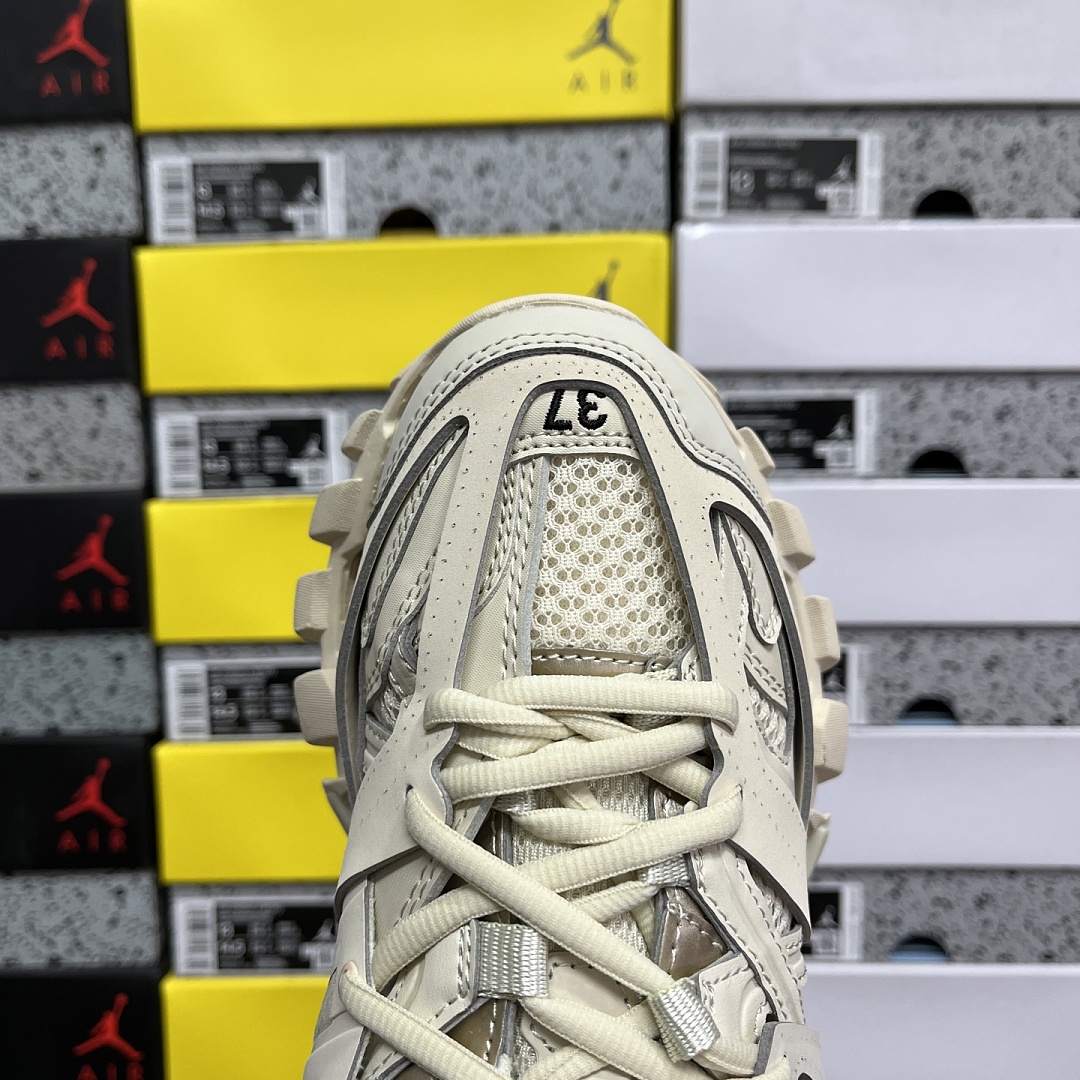 Balenciaga BLCG Track 3.0 - Image 2