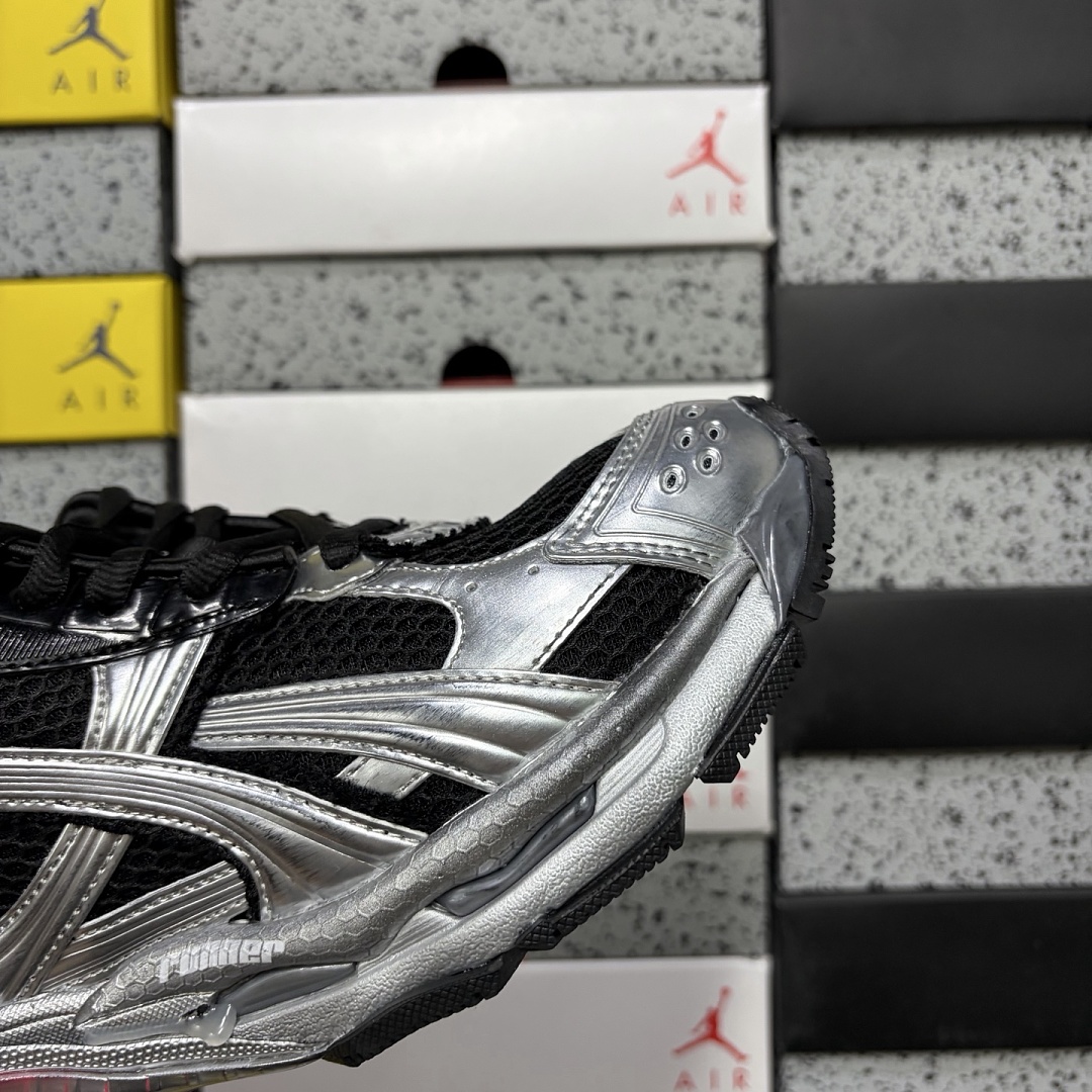 Balenciaga BLCG Runner 7.5 Black Silver LED - Image 4