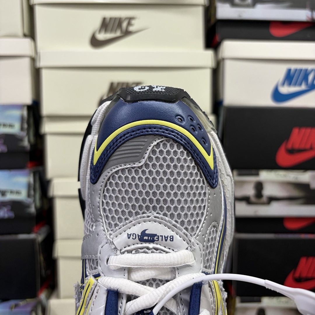Balenciaga BLCG Runner7.0 - Image 39