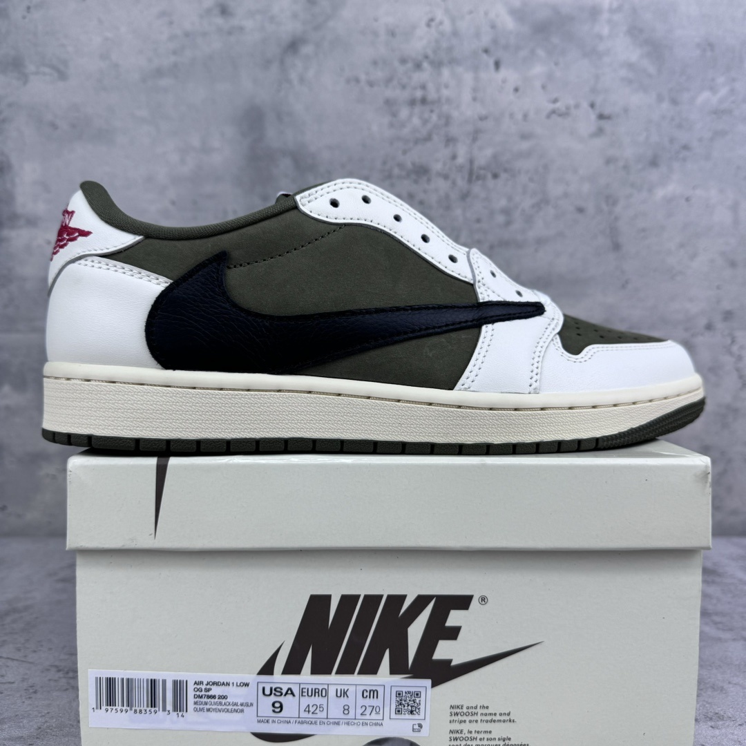 Chanel Nike Dunk SB Low Pro - Image 10
