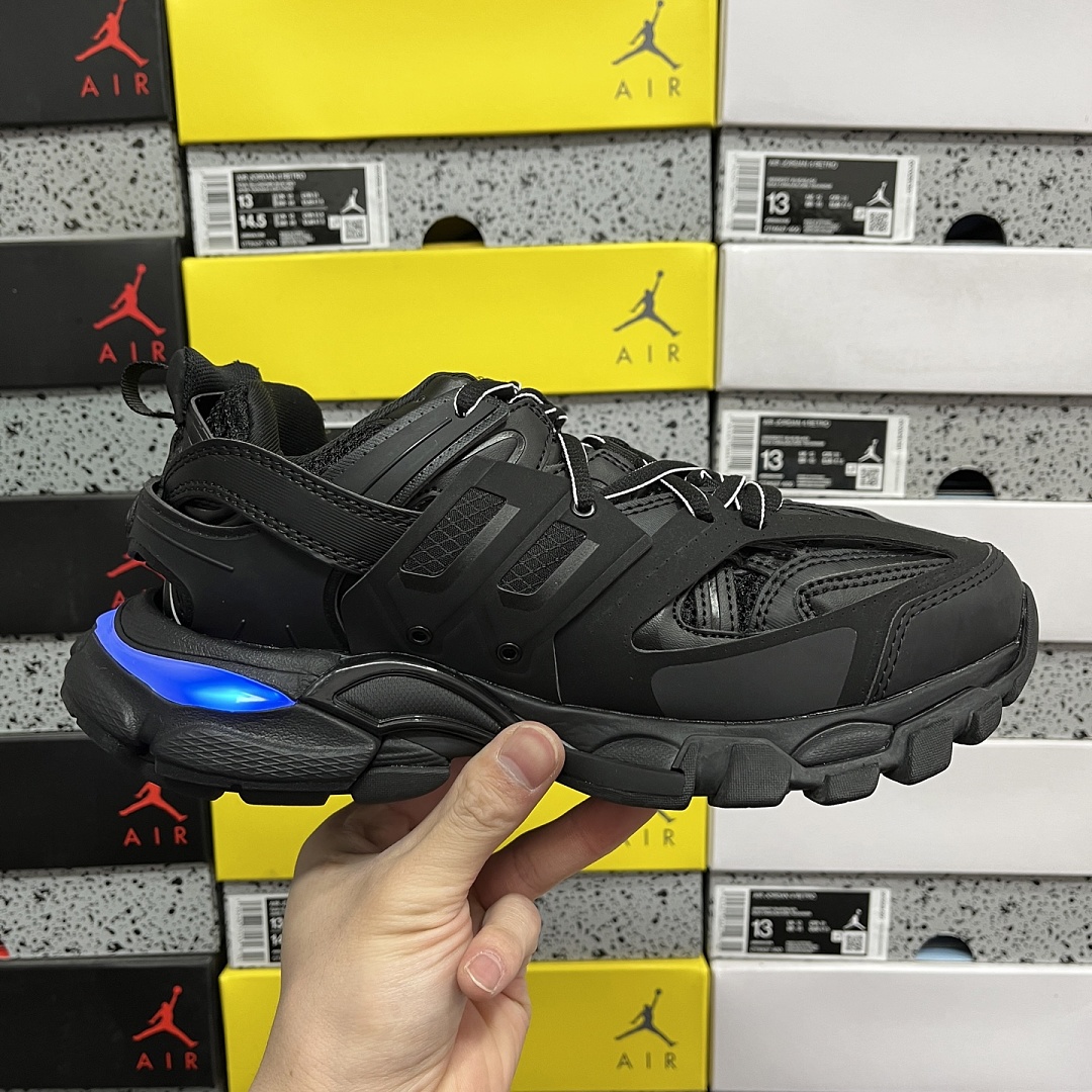Balenciaga BLCG Track 3.0 Black LED - Image 8