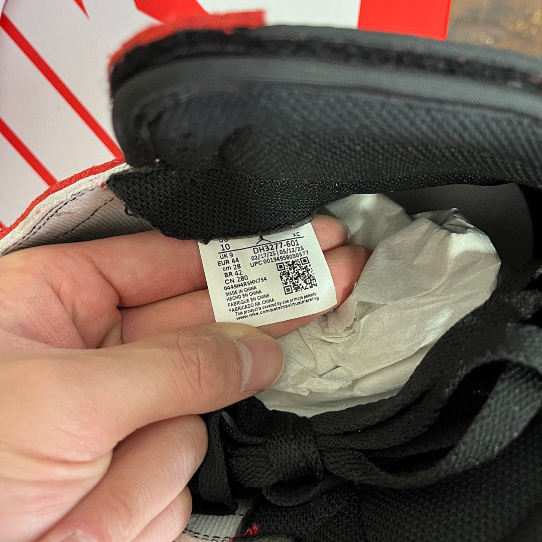 Nike Travis Scott × Air Jordan 1 "Chicago" Reverse High - Image 3