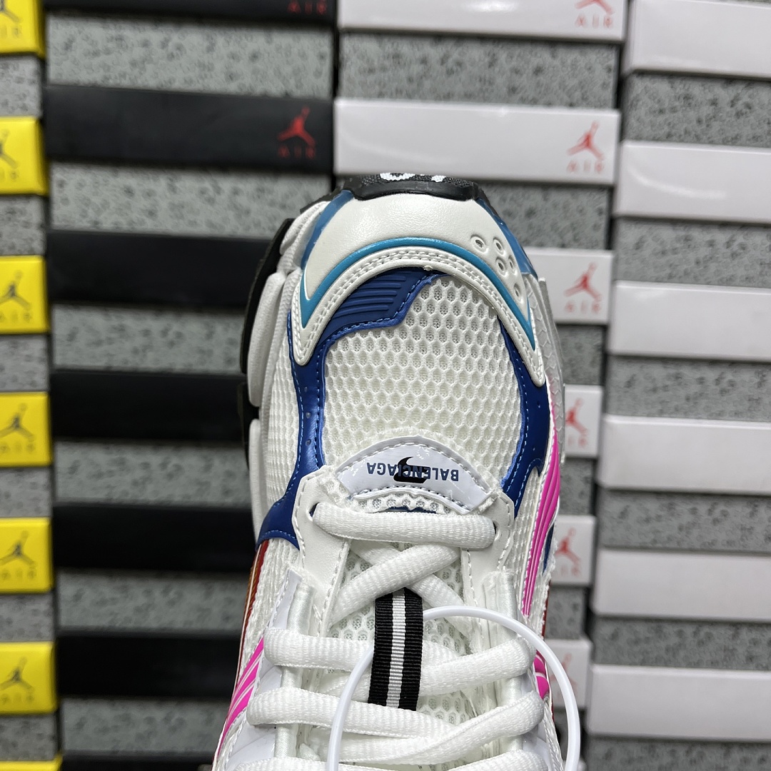 Balenciaga BLCG Runner 7.5 - Image 5