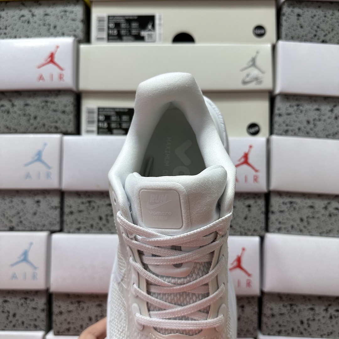 Nike Vomero Premium HQ2050-533 - Image 3