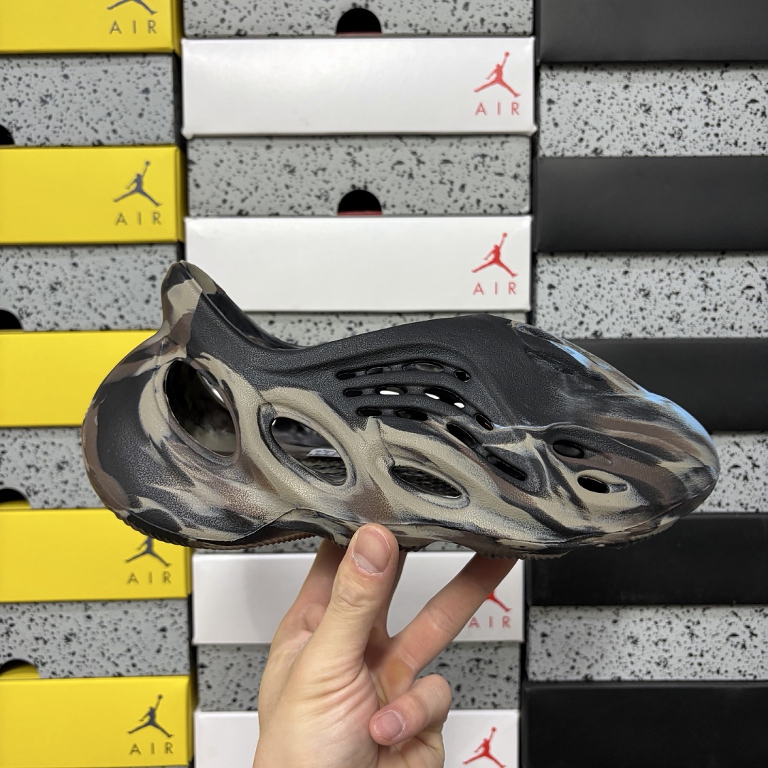 Adidas Yeezy Foam RNR MX Cinder Clogs - Image 3