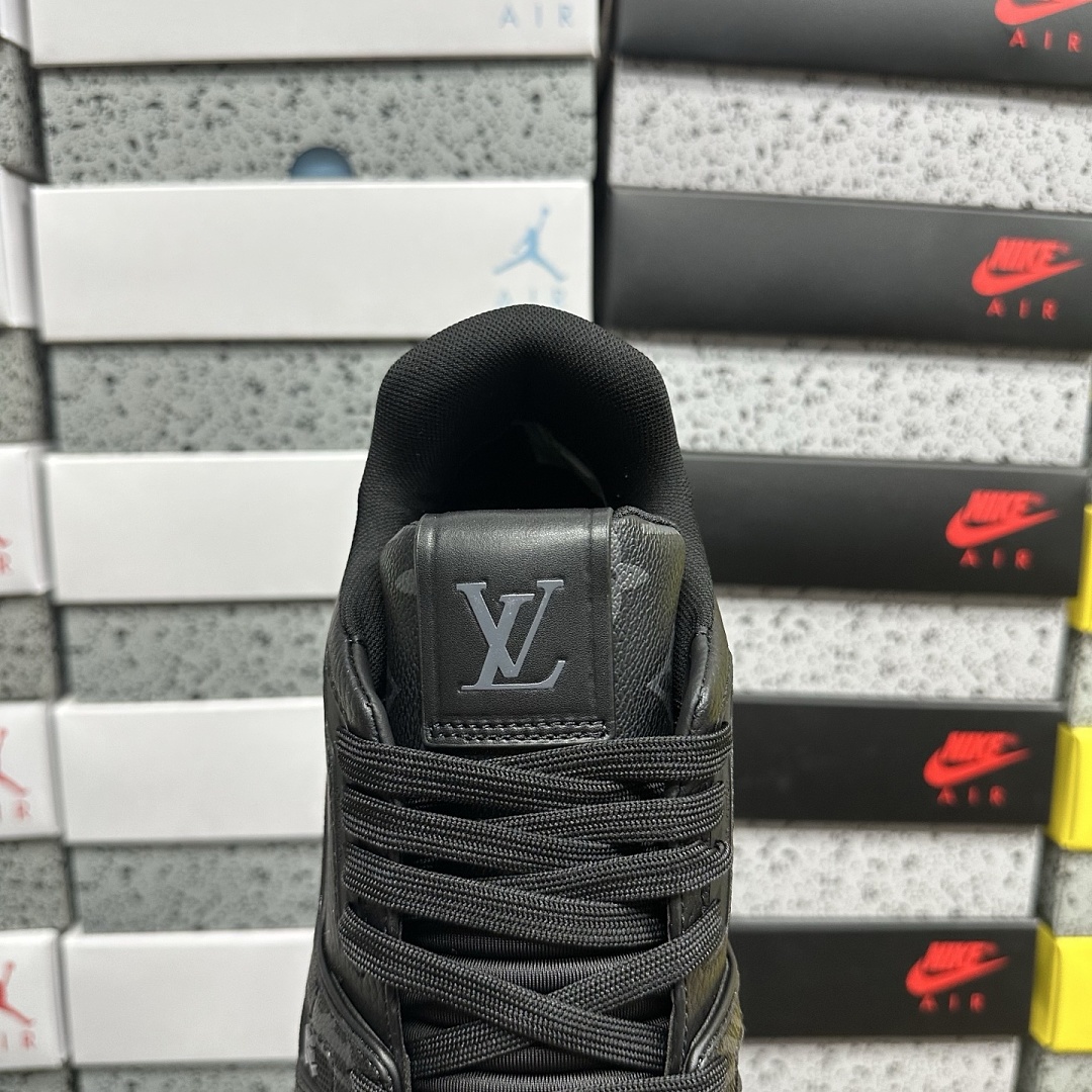 Louis Vuitton Trainer V2-15 - Image 6