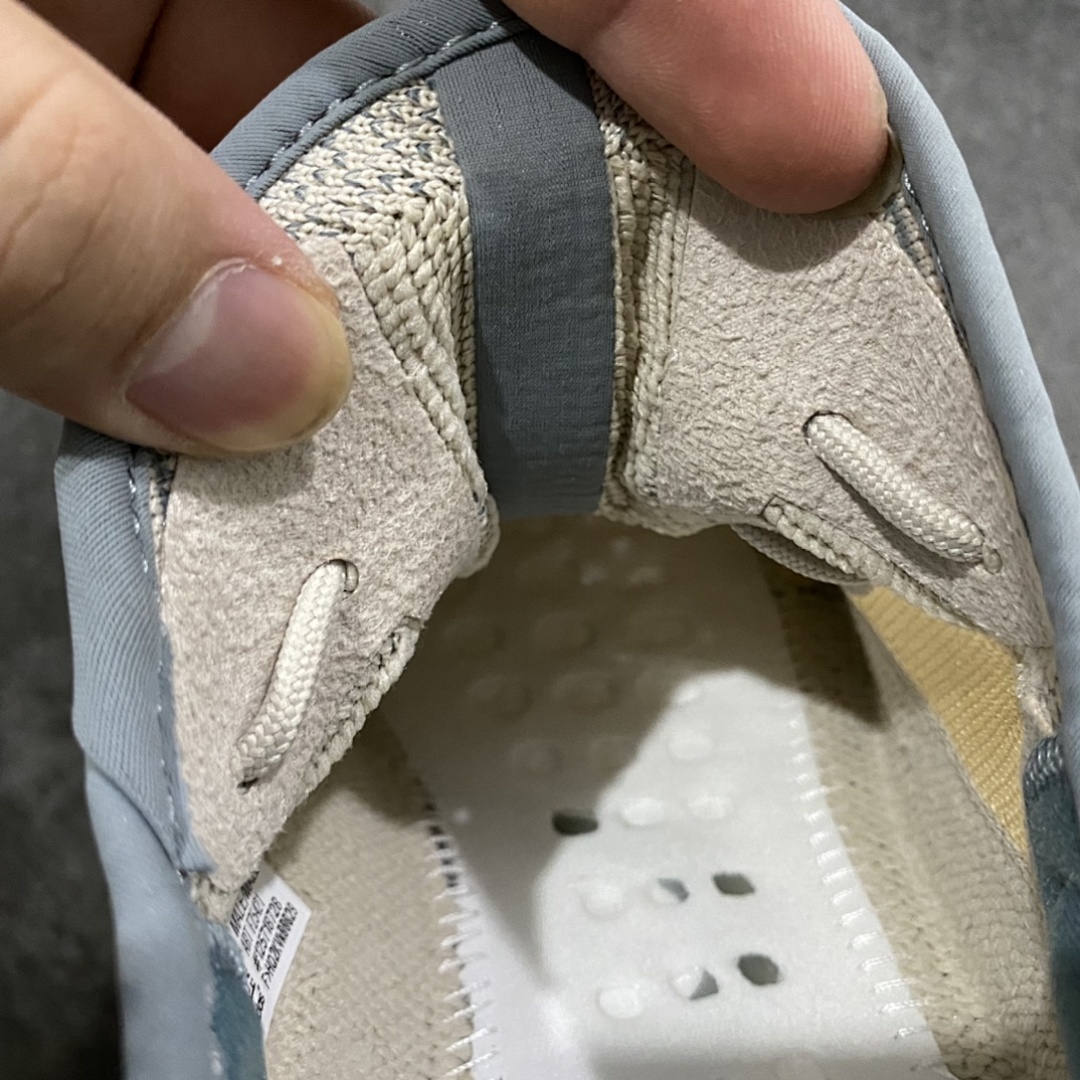 Adidas Yeezy - Image 16