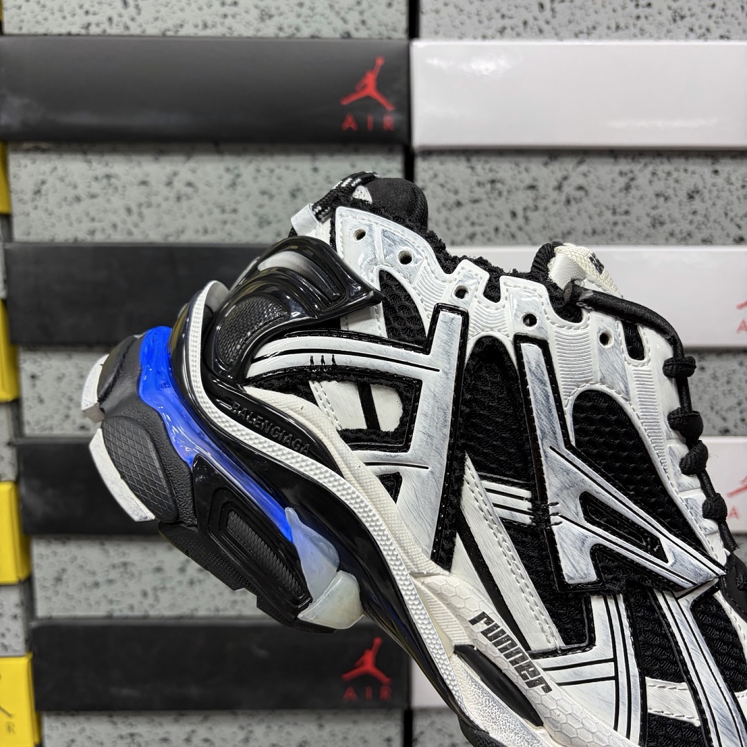 Balenciaga Runner LED 7 Gen - Image 10