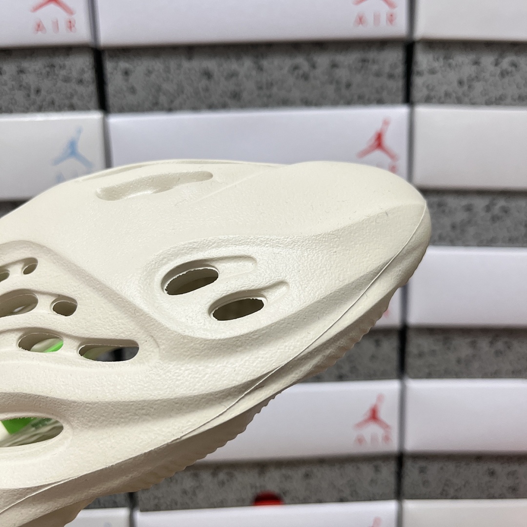Adidas Slide/Foam Runner - Image 13