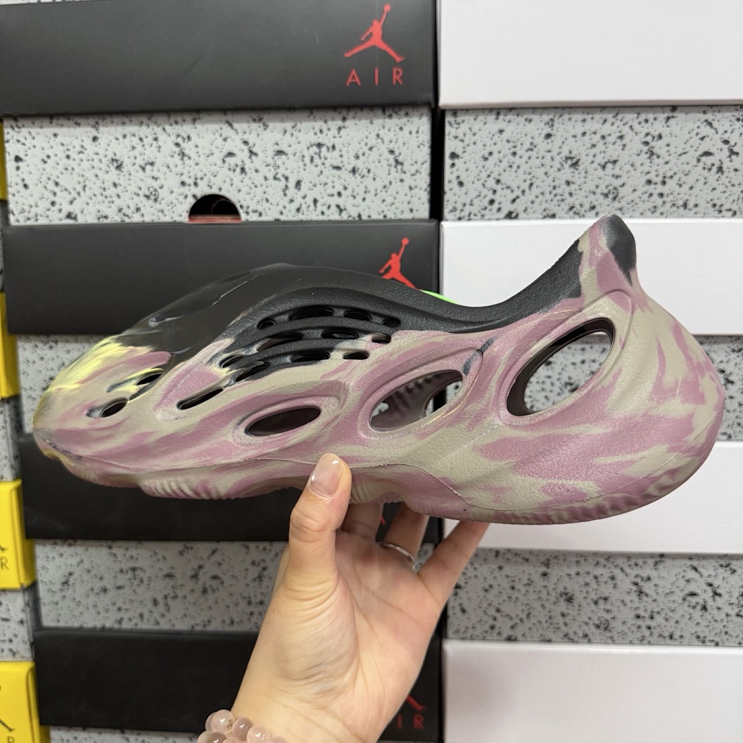 Adidas Slide/Foam Runner - Image 55