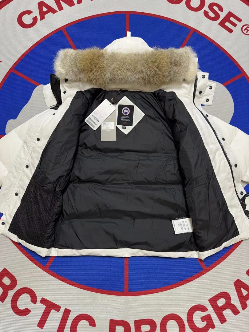 Canada Goose Wyndham Parka - Image 102