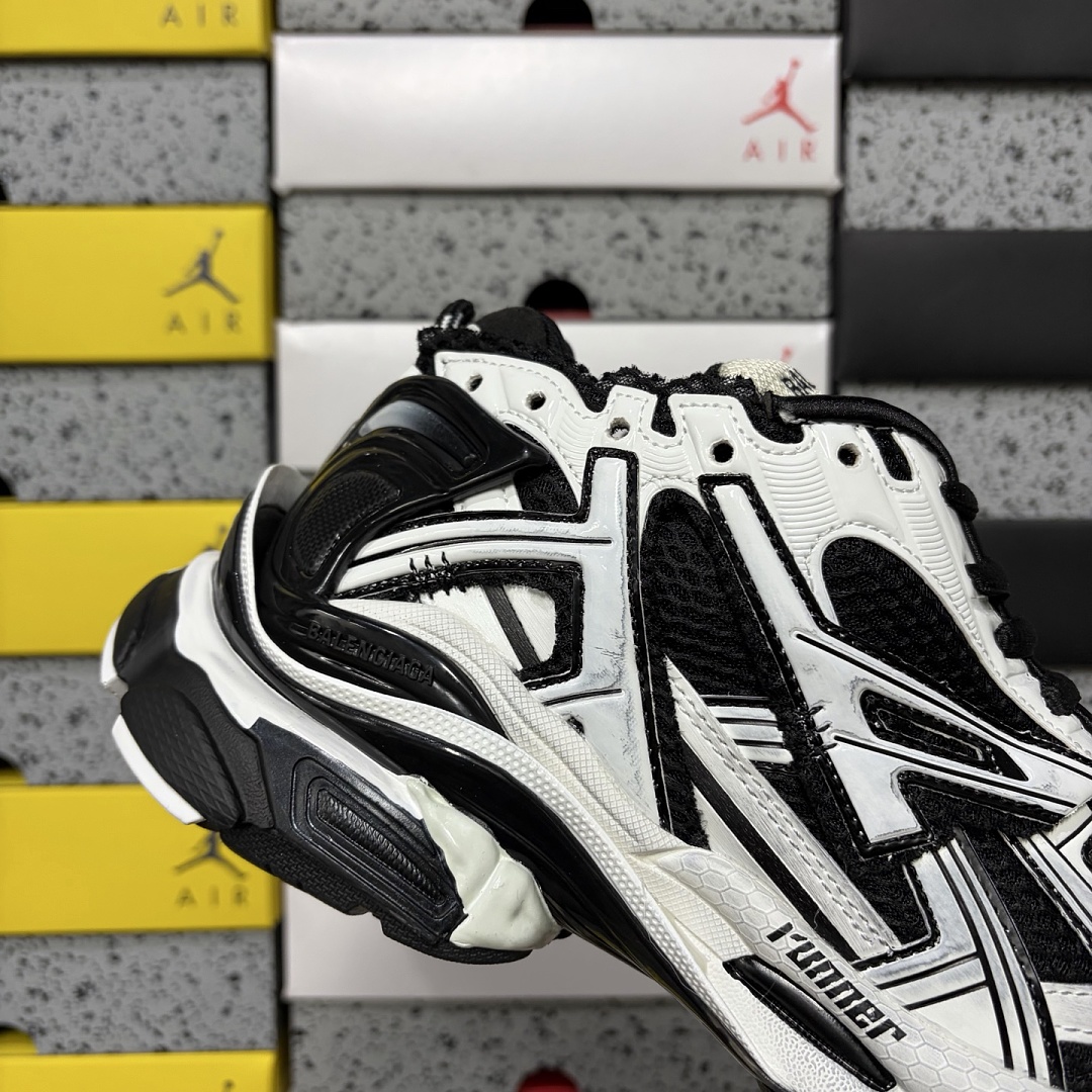 Balenciaga BLCG Runner White Black 7.0 - Image 11