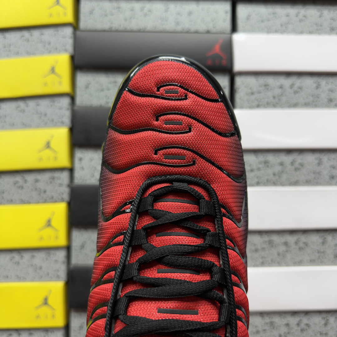 Nike Air Max Plus Deadpool - Image 9