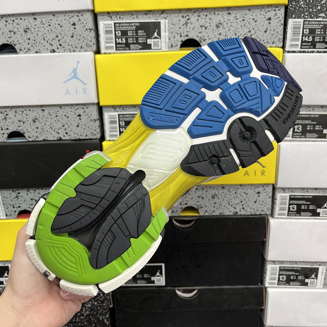 Balenciaga BLCG Runner 7.0 - Image 10