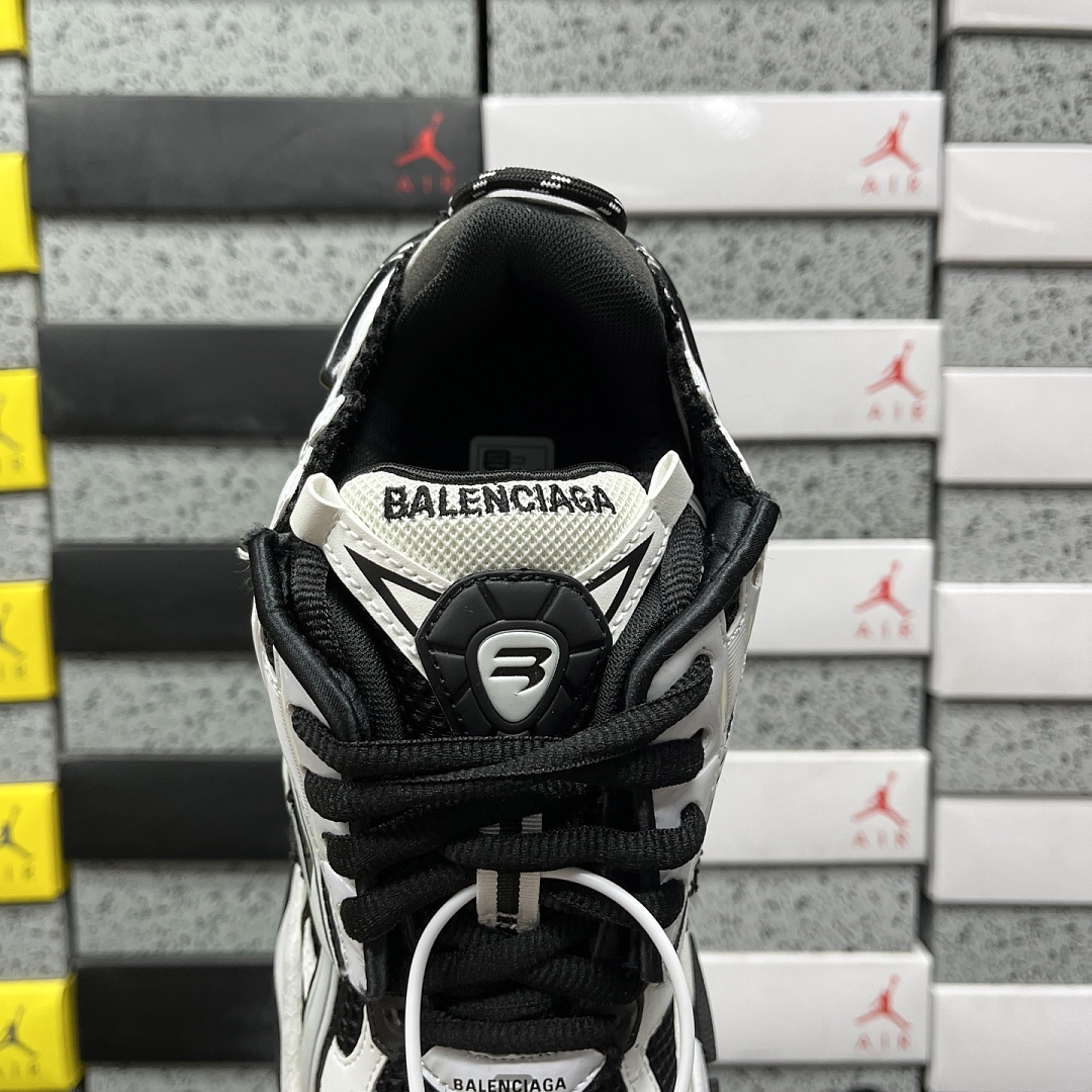 Balenciaga Runner LED 7.0 (Black White) - Image 4
