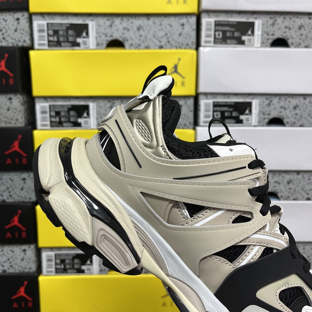 Balenciaga BLCG Track 3.0 - Image 5