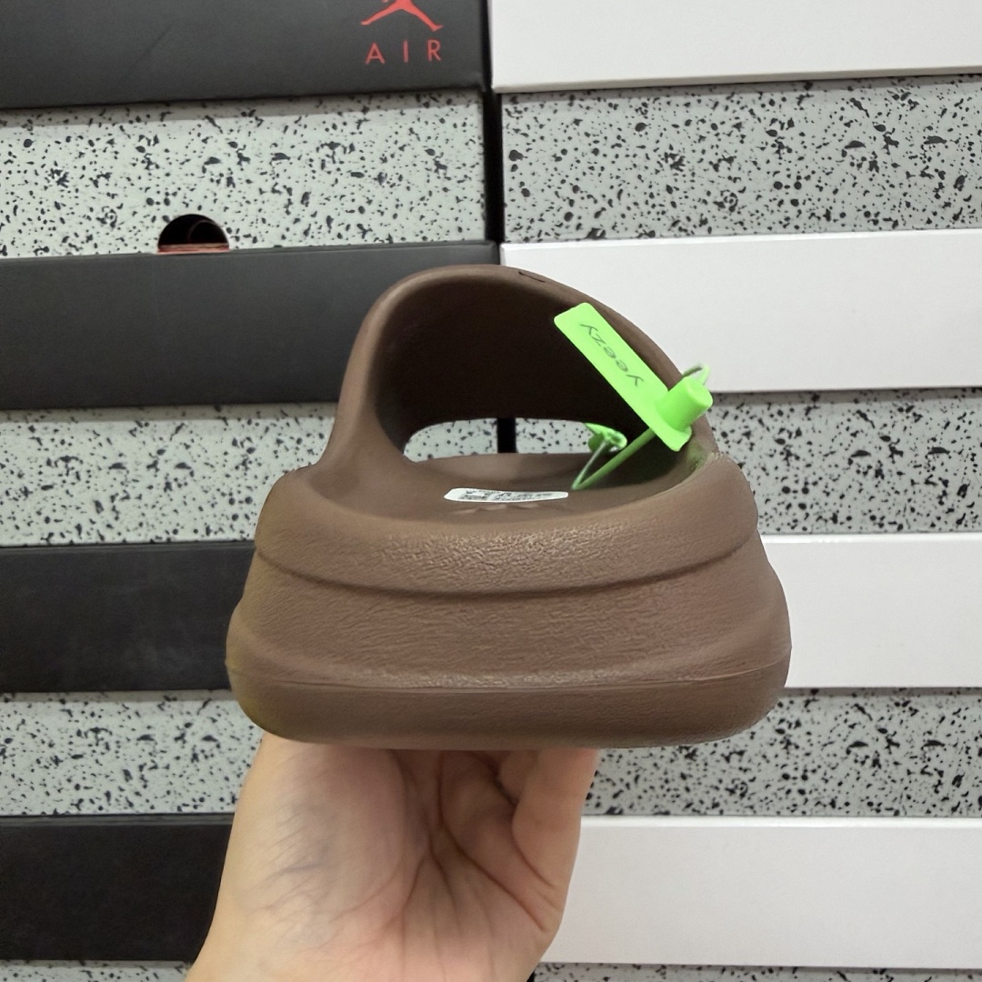 Adidas Slide/Foam Runner - Image 99