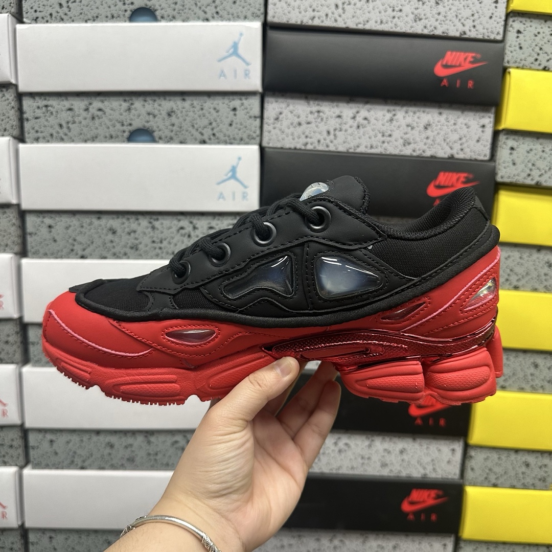 On Running Ozweego 3 Raf Simons Black Scarlet - Image 3