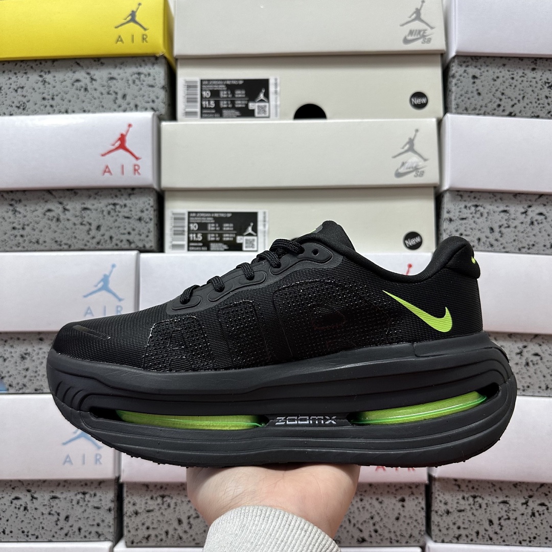 Nike Vomero Premium HQ2050-212 - Image 2