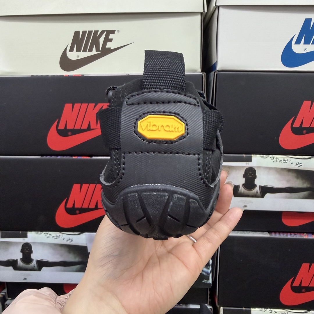 Suicoke Finger Chukka Boot S20MLC1 Black Velcro Strap - Image 8