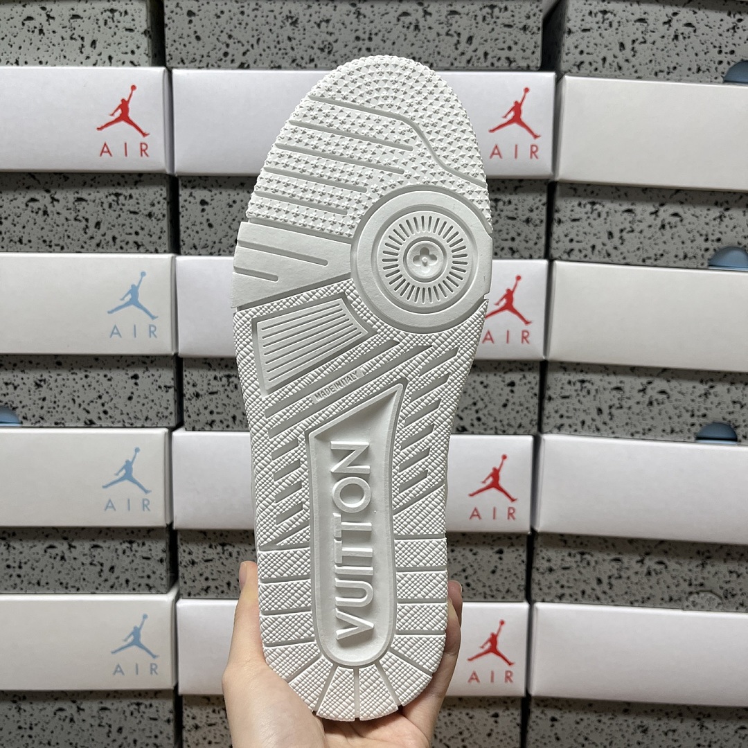 Louis Vuitton Trainer (PURE WHITE) - Image 4