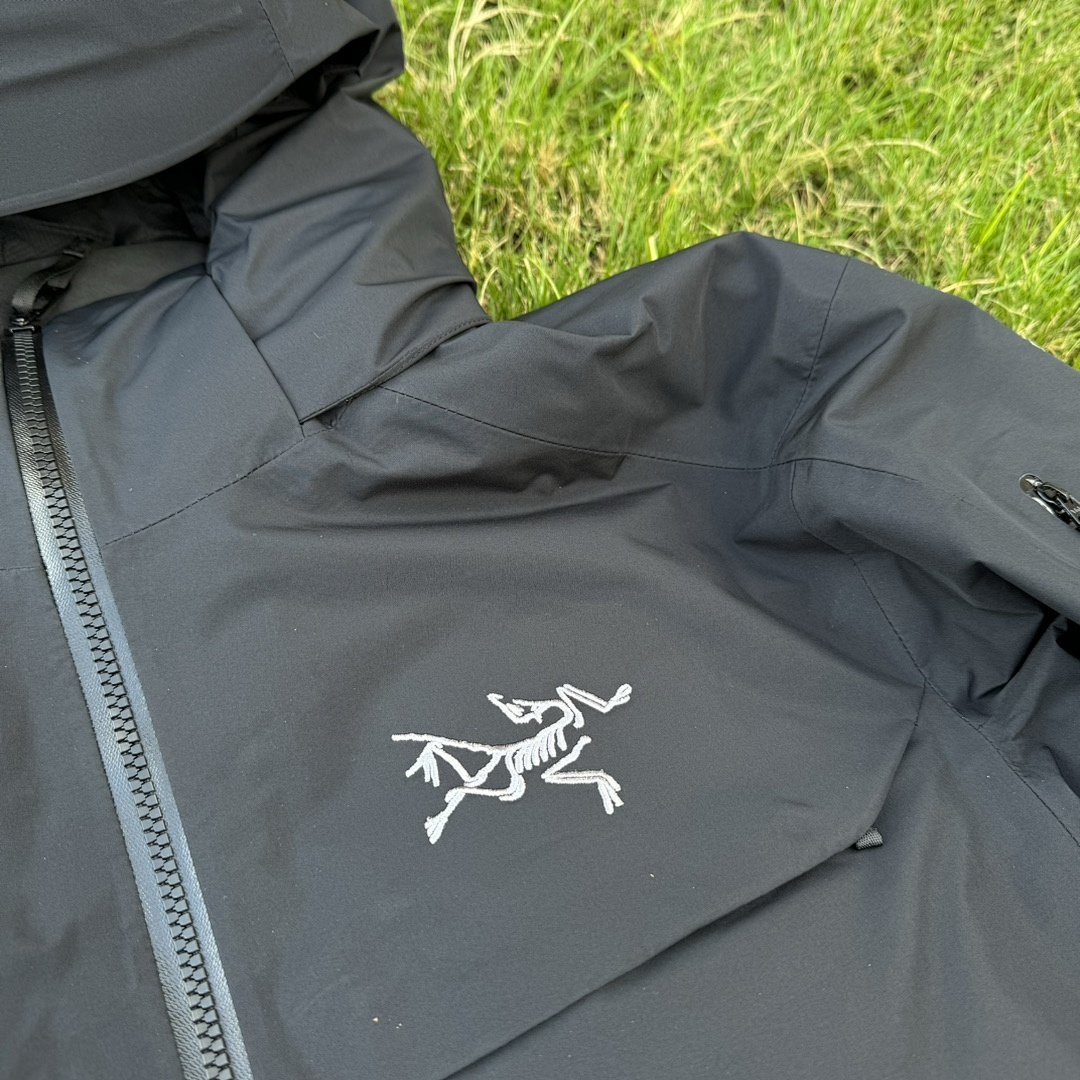 Arc'teryx Macai Jacket (Black) - Image 18