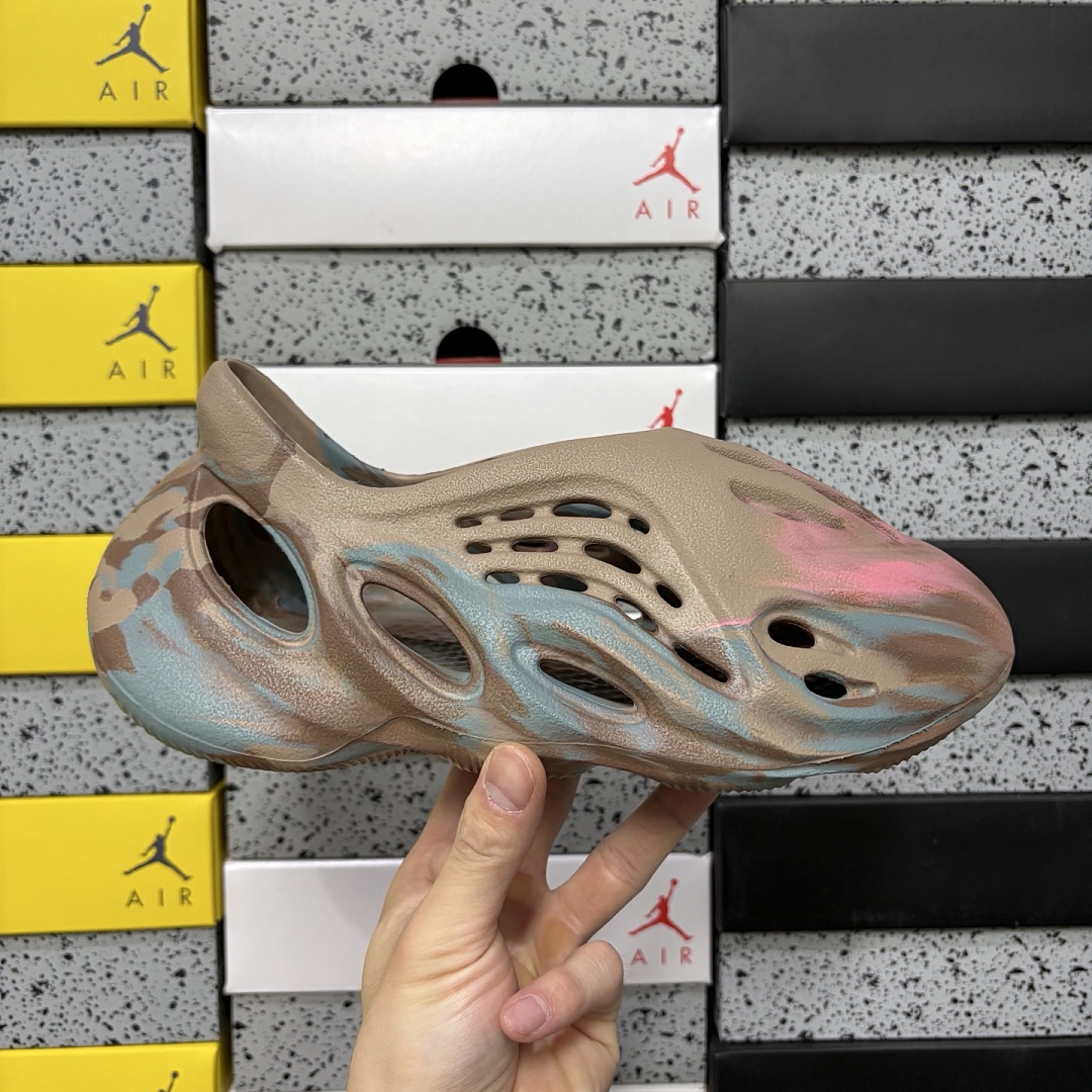 Adidas Yeezy Foam RNNR MX Sand Grey Clogs - Image 9