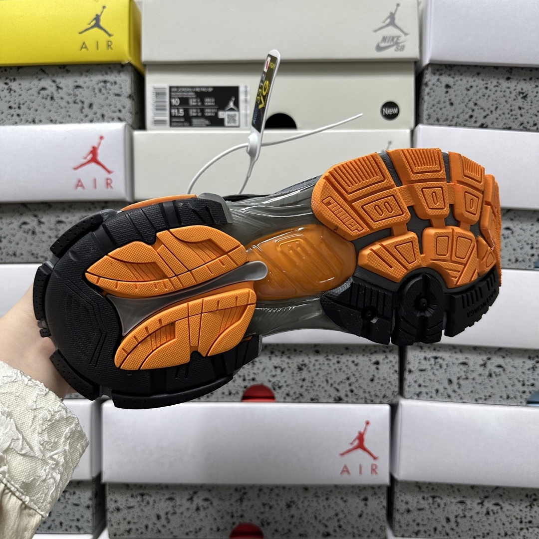 Balenciaga BLCG Runner - Image 22