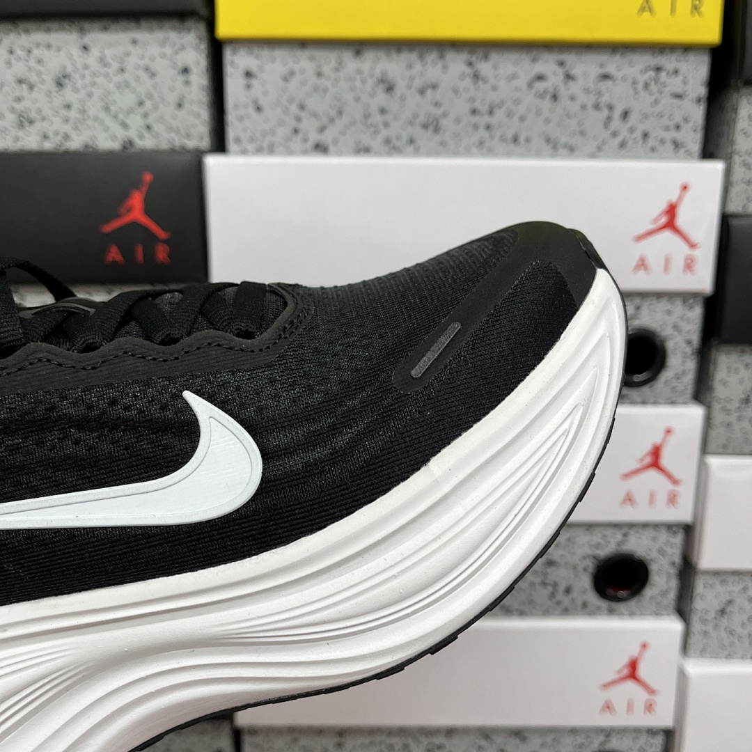 Nike Zoom Vomero - Image 4