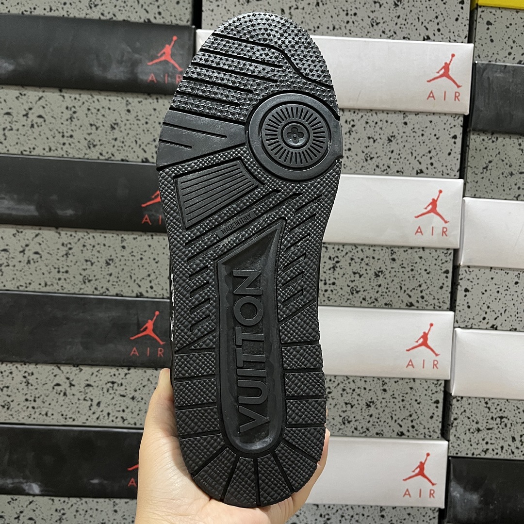 Louis Vuitton Trainer V2-08 - Image 6