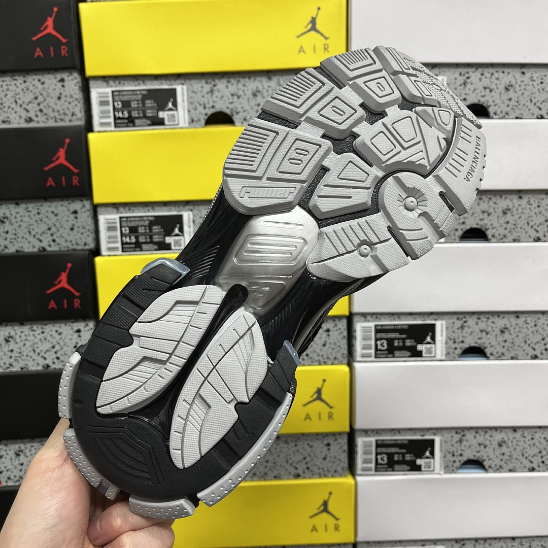 Balenciaga BLCG Runner 7.5 - Image 9