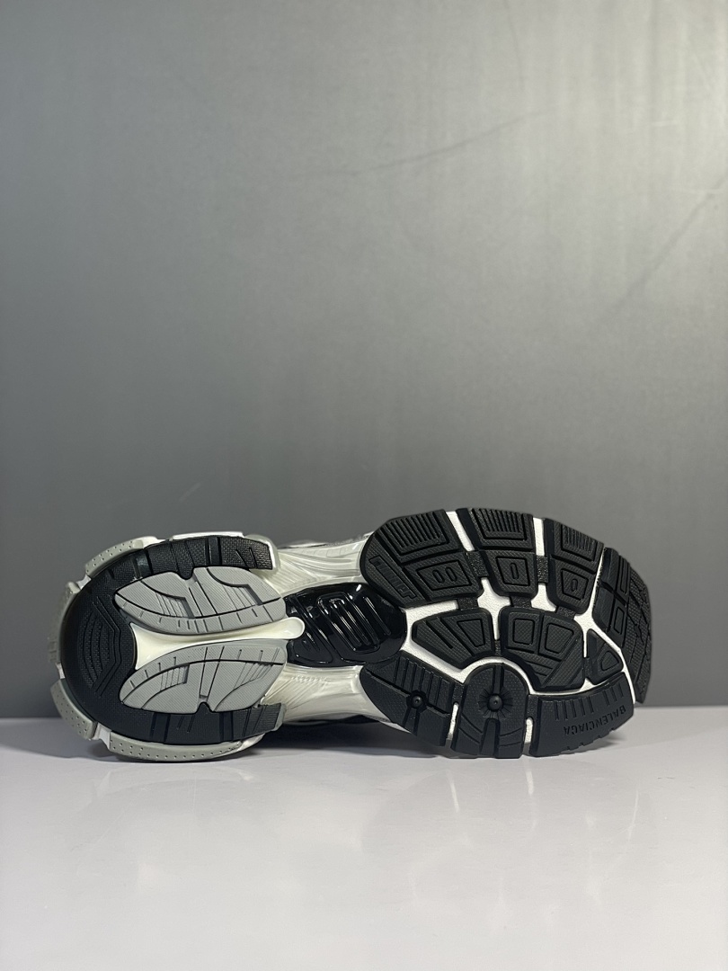 Balenciaga Runner 7.5 - Image 78
